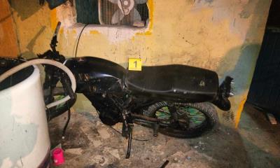 Cateo en Frontera: aseguran droga, moto robada y detienen a tres personas