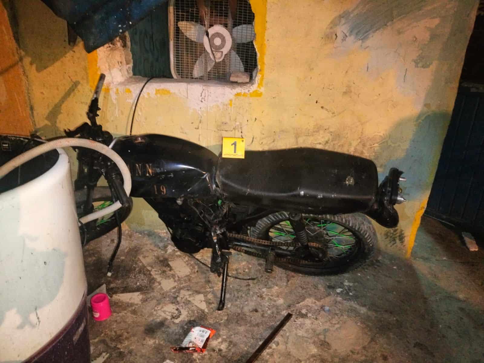 Cateo en Frontera: aseguran droga, moto robada y detienen a tres personas