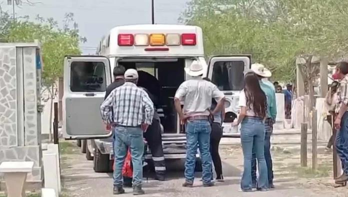 Mujer cae de cabeza a tumba durante sepelio en Sabinas; exigen rehabilitar panteón
