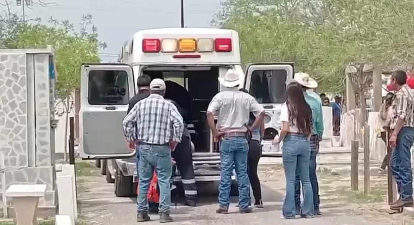 Mujer cae de cabeza a tumba durante sepelio en Sabinas; exigen rehabilitar panteón