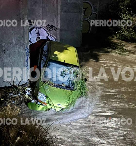 Tormenta en Monclova desborda arroyos, arrastra autos y deja hogares inundados
