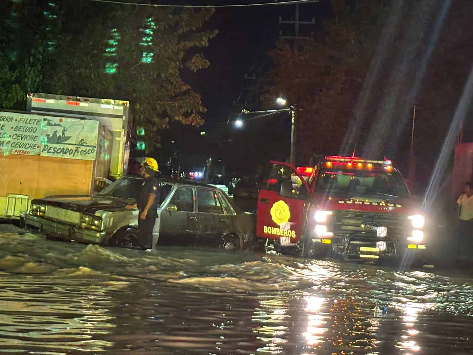 Tormenta en Monclova desborda arroyos, arrastra autos y deja hogares inundados