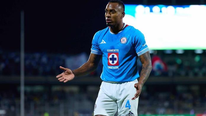 Rayados presenta oferta por Willer Ditta de Cruz Azul para reforzar su defensa en 2025