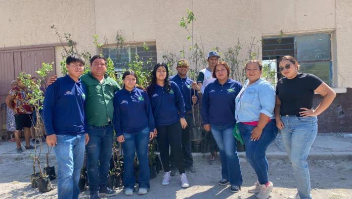 Avanza reforestación en Cuatro Ciénegas con entrega de árboles en comunidades rurales