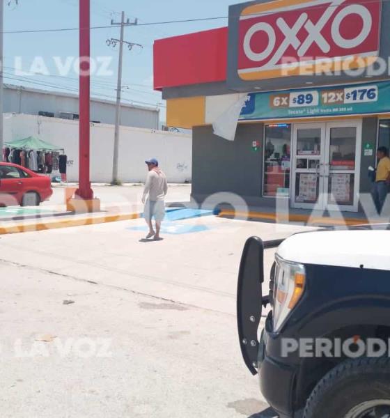 Frustran intento de robo en tienda de conveniencia en Monclova; huyeron encapuchados