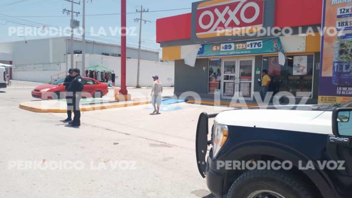 Frustran intento de robo en tienda de conveniencia en Monclova; huyeron encapuchados Frustran intento de robo en tienda de conveniencia en Monclova; huyeron encapuchados