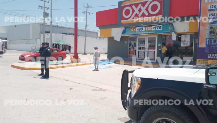 Frustran intento de robo en tienda de conveniencia en Monclova; huyeron encapuchados