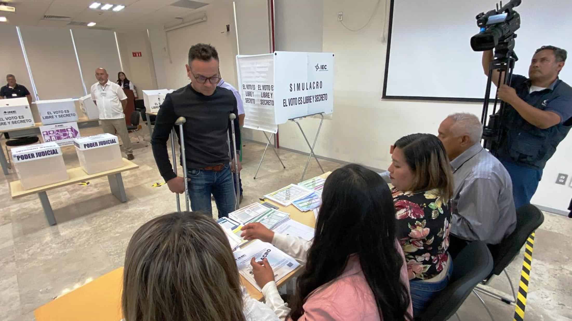 Realizan INE y el IEC simulacro de votación 