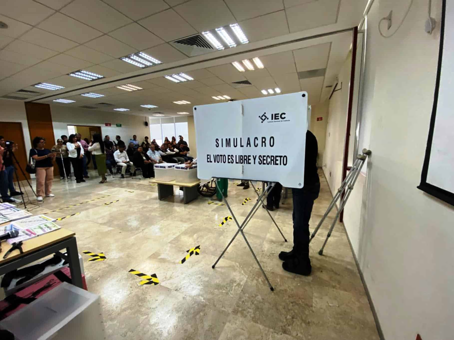 Realizan INE y el IEC simulacro de votación 