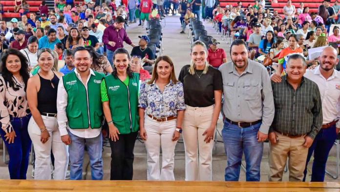 Carlos Villarreal acerca trámites del Registro Civil con apoyo de Manolo Jiménez