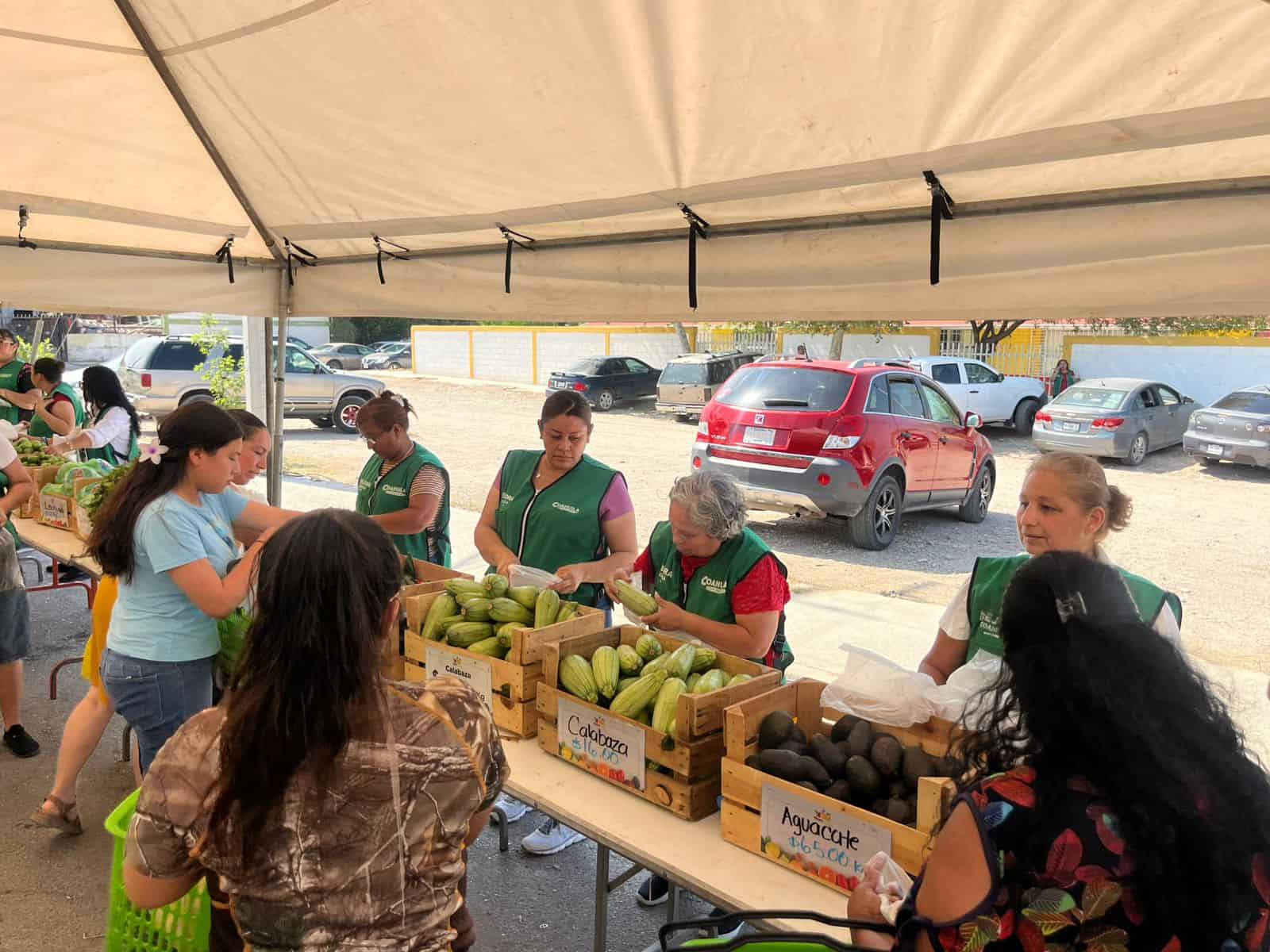 Llega el programa "Mercadito Mejora" a la colonia Francisco I. Madero en Ciudad Acuña
