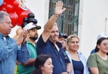Víctor Leija celebra con desfile chusco el Día del Estudiante en Cuatro Ciénegas