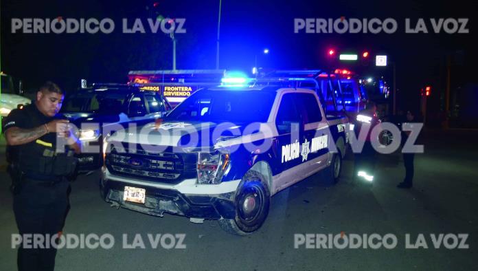 Patrulla municipal causa carambola en Frontera; dos mujeres resultan lesionadas