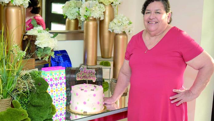 Mariela del Refugio Sosa celebra 75 años rodeada de abrazos y cariño familiar