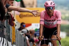 Isaac del Toro sube al podio en etapa 13 y sigue líder del Giro de Italia 2025