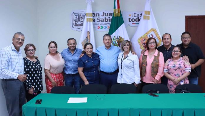 Reconoce Óscar Ríos a escuelas y sindicatos por su participación cívica