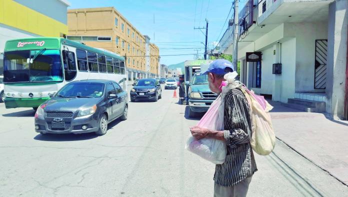Adultos mayores sufren maltrato en transporte público; exigen trato digno y sanciones
