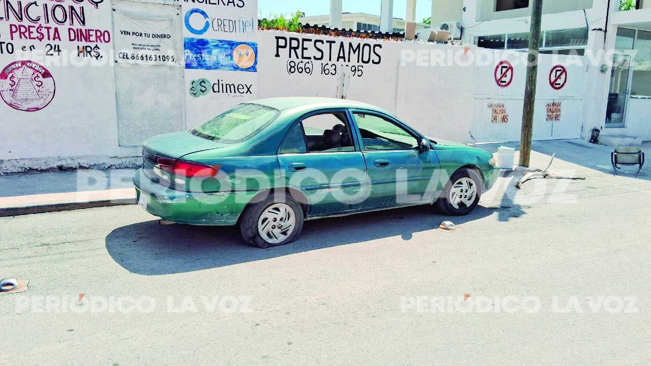 Conductor imprudente embiste a pareja en moto; joven embarazada entre los heridos