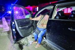 Se lleva ebria tres autos de encuentro