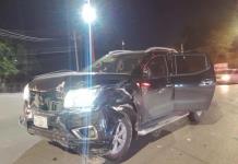Accidente en Villa de Fuente deja a dos adultos mayores atrapados en su auto