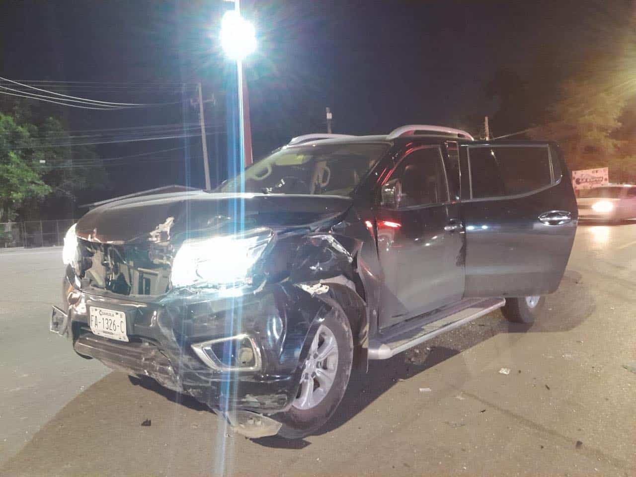 Accidente en Villa de Fuente deja a dos adultos mayores atrapados en su auto
