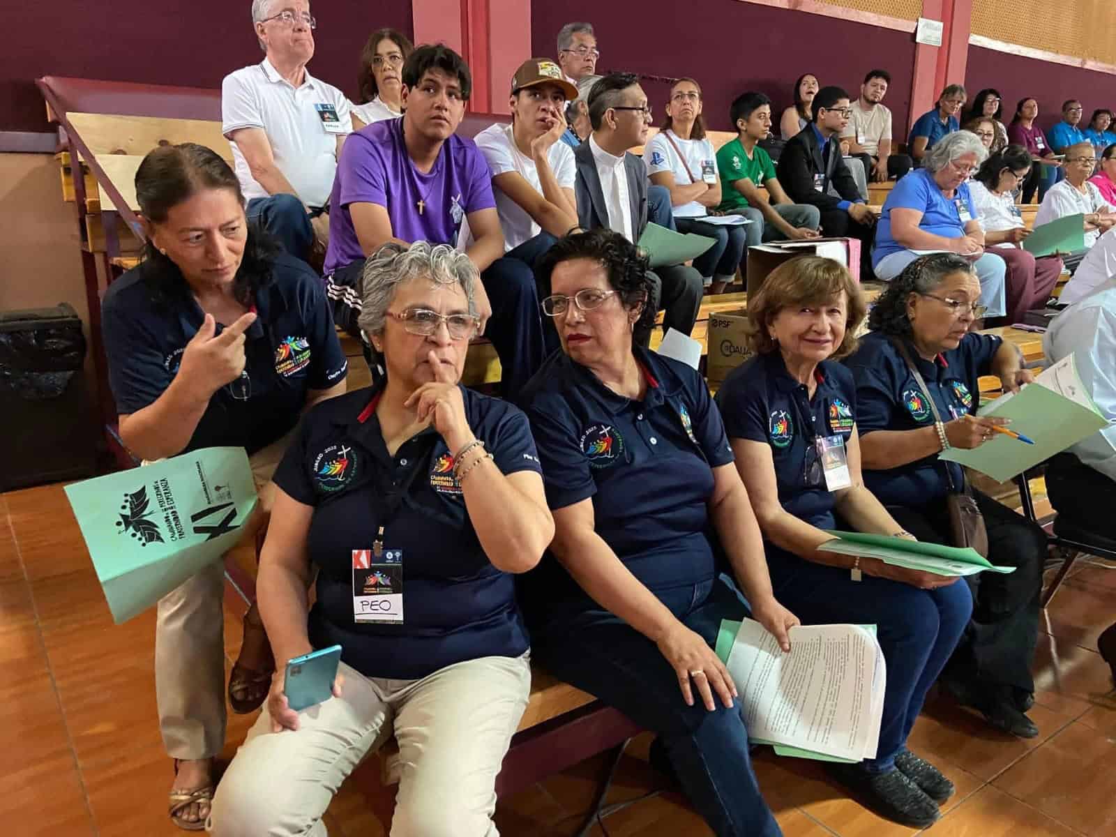 Visita a católicos el Nuncio Apostólico
