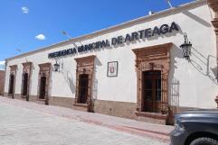 Exigen en Arteaga mejora de servicios