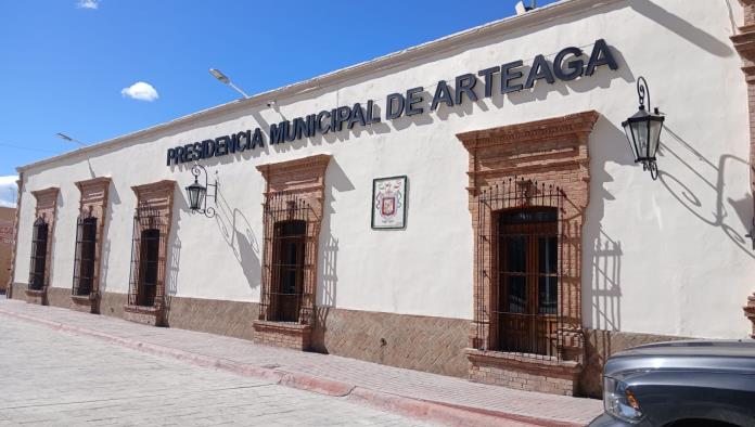 Exigen en Arteaga mejora de servicios