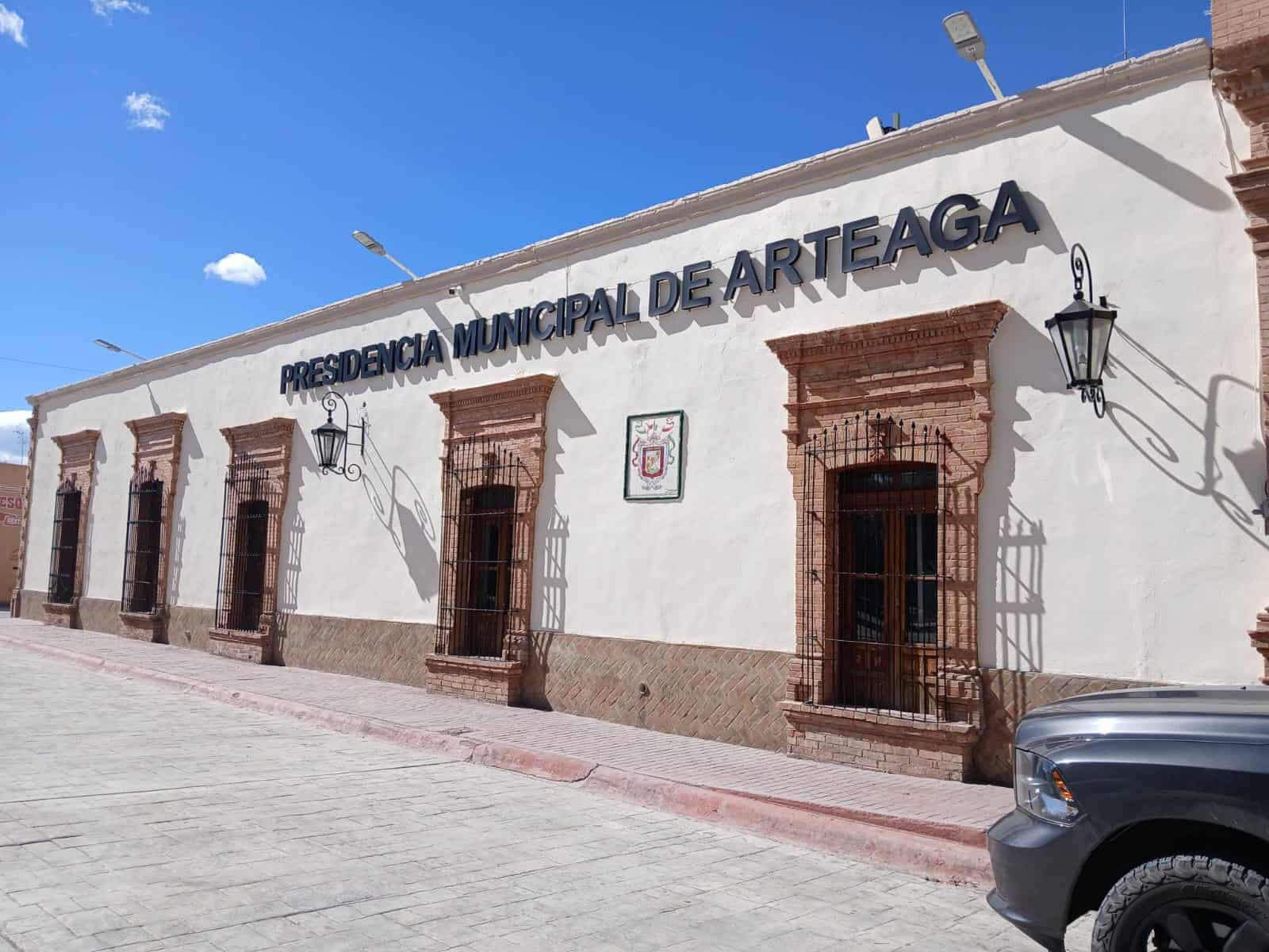 Exigen en Arteaga mejora de servicios