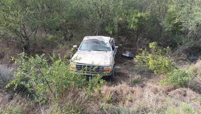 Vuelca en la carretera 57 tramo N. Rosita-Allende