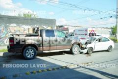 Accidente frente a UANE en Monclova: mujer no hace alto y causa choque con lesiones