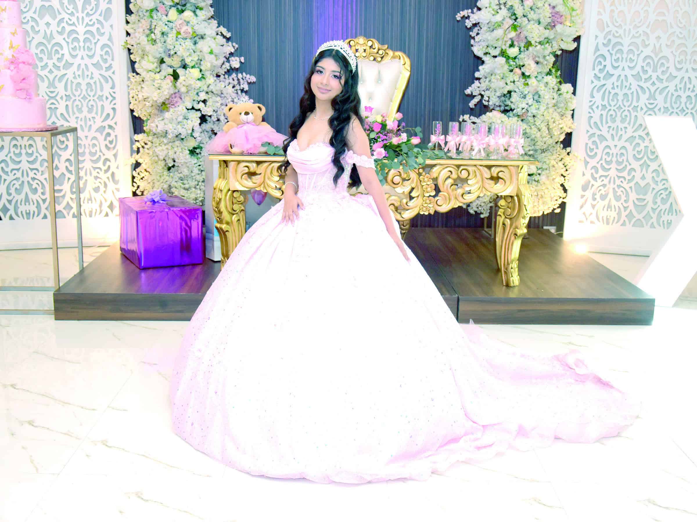 Melina Jaqueline celebra sus XV años con emotiva fiesta en Monclova rodeada de familia