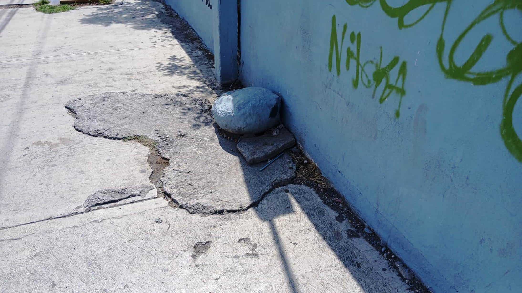 Banquetas son un gran peligro en Arteaga