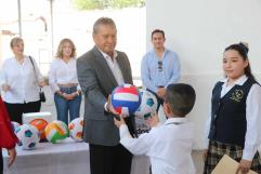 Óscar Ríos lleva mejoras a la primaria Ignacio Zaragoza en Nueva Rosita