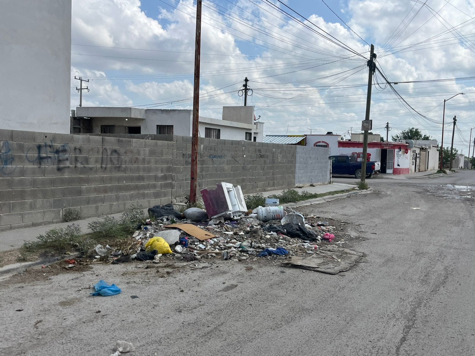 Basura y abandono: foco de infección en colonia Altos de Santa Teresa