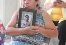 Madre exige buscar a su hijo desaparecido en predio de Monclova, tras 10 años
