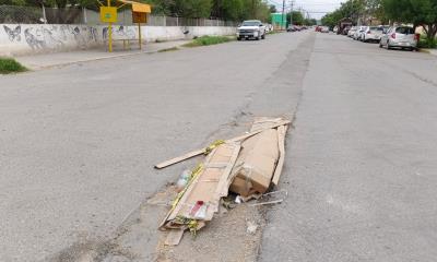 Se hunde la calle Altamirano en Sabinas y autoridades municipales no reparan el daño
