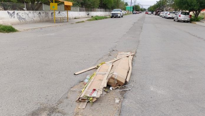 Se hunde la calle Altamirano en Sabinas y autoridades municipales no reparan el daño