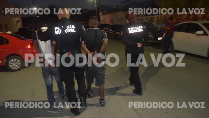Detienen a dos jóvenes por portación de arma prohibida en la colonia Ampliación Las Flores