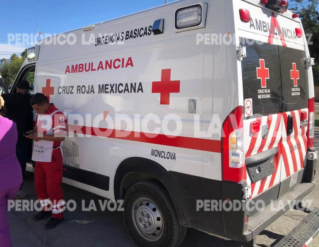 Hombre intenta autolesionarse en su casa de Monclova; su esposa logra salvarle la vida