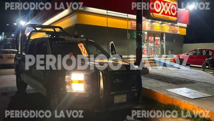 Asaltan tienda en Monclova a mano armada; roban efectivo, cigarros y celular