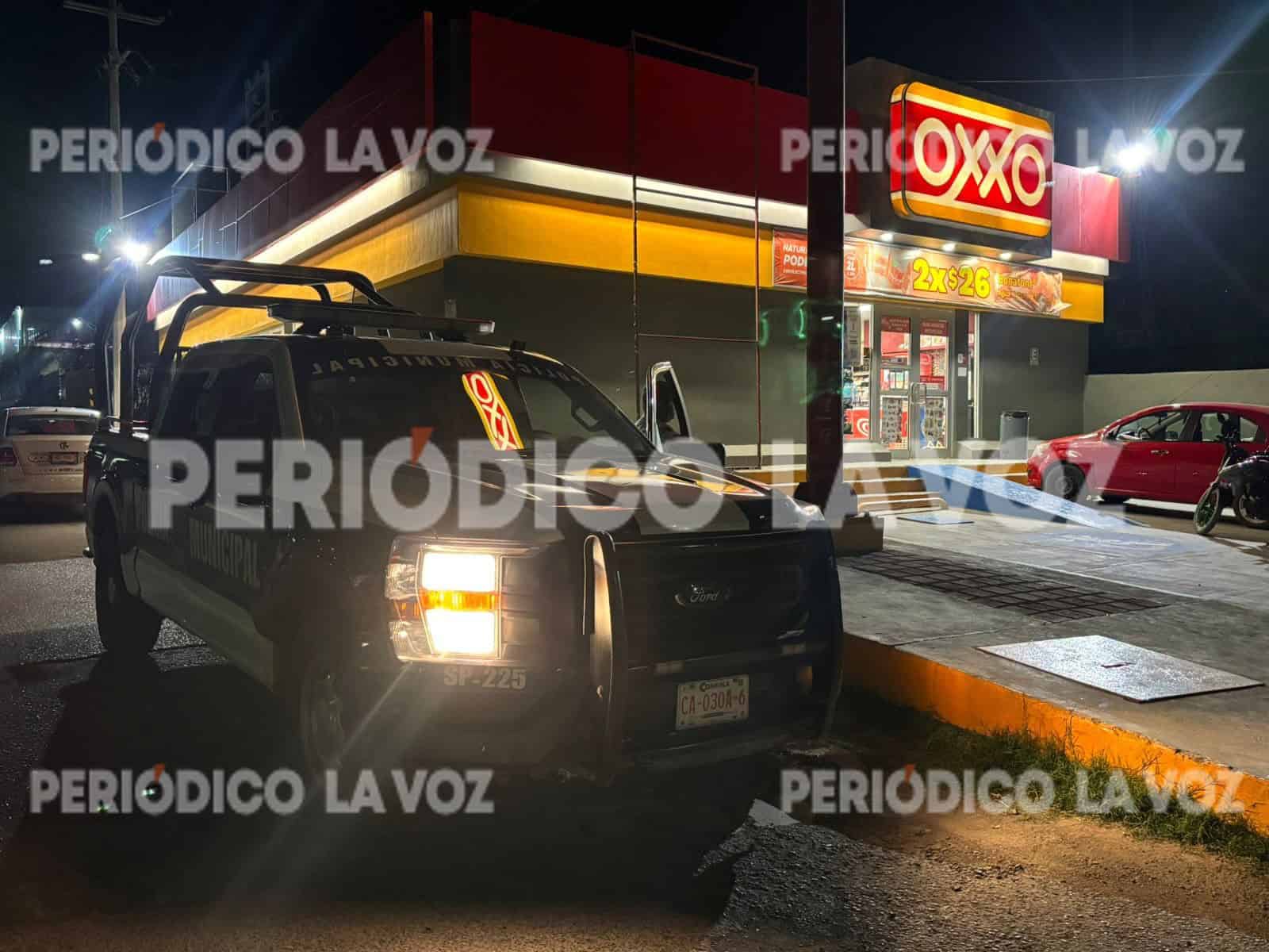Asaltan tienda en Monclova a mano armada; roban efectivo, cigarros y celular