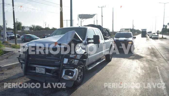 Paisanos chocan en Monclova rumbo a EU contra camión