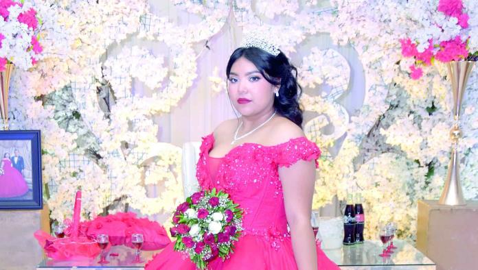 Nahomi Yoselin celebra sus XV años rodeada de amor y bendiciones
