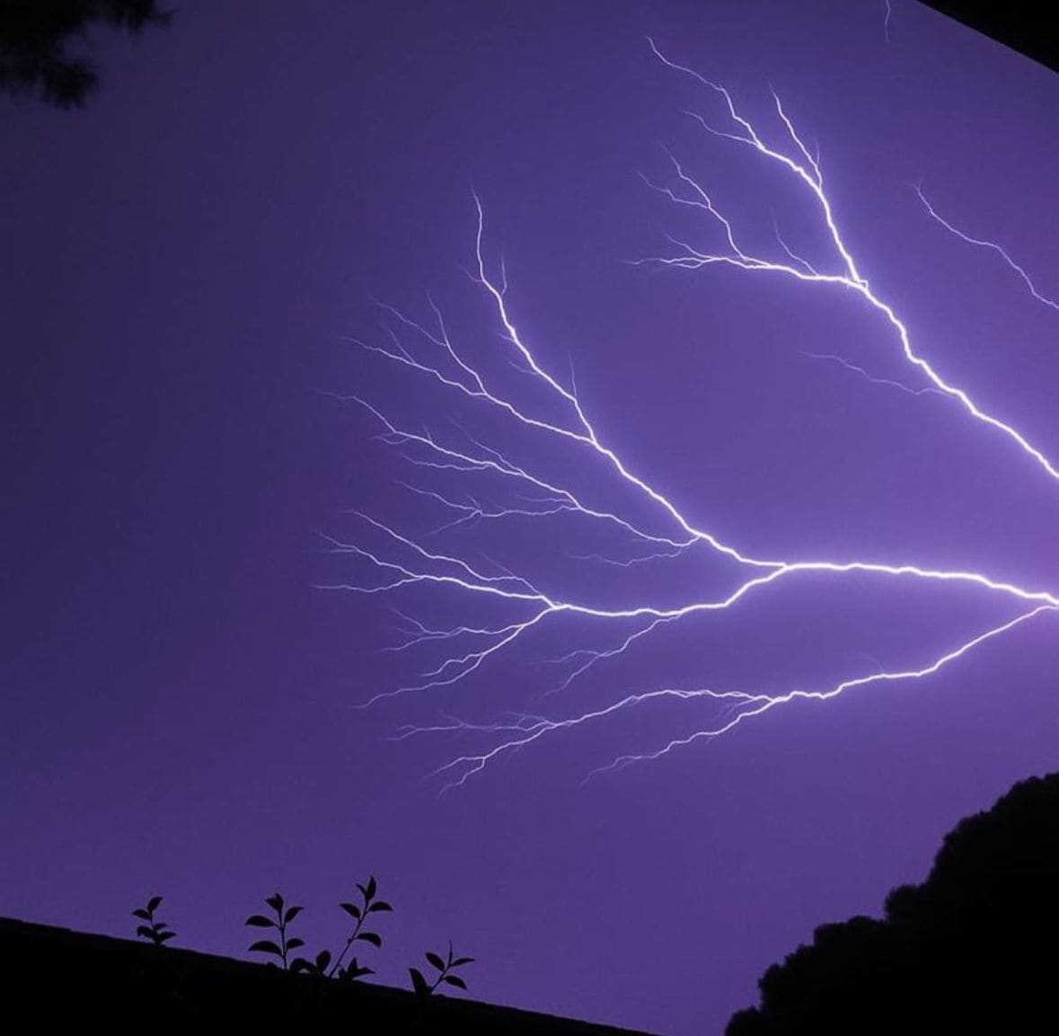 Violenta tormenta deja sin luz a más de 30 colonias en PN