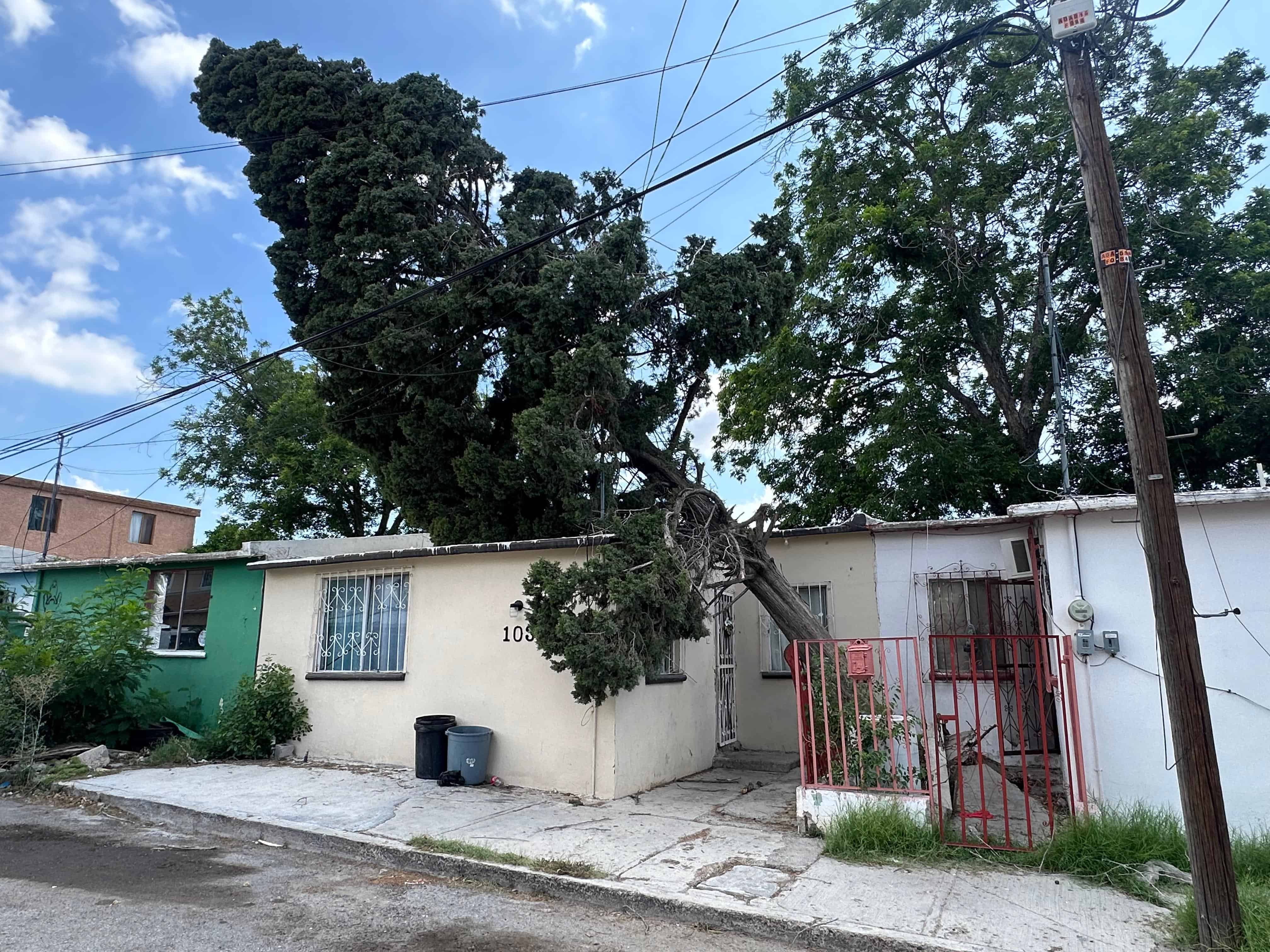 Violenta tormenta deja sin luz a más de 30 colonias en PN