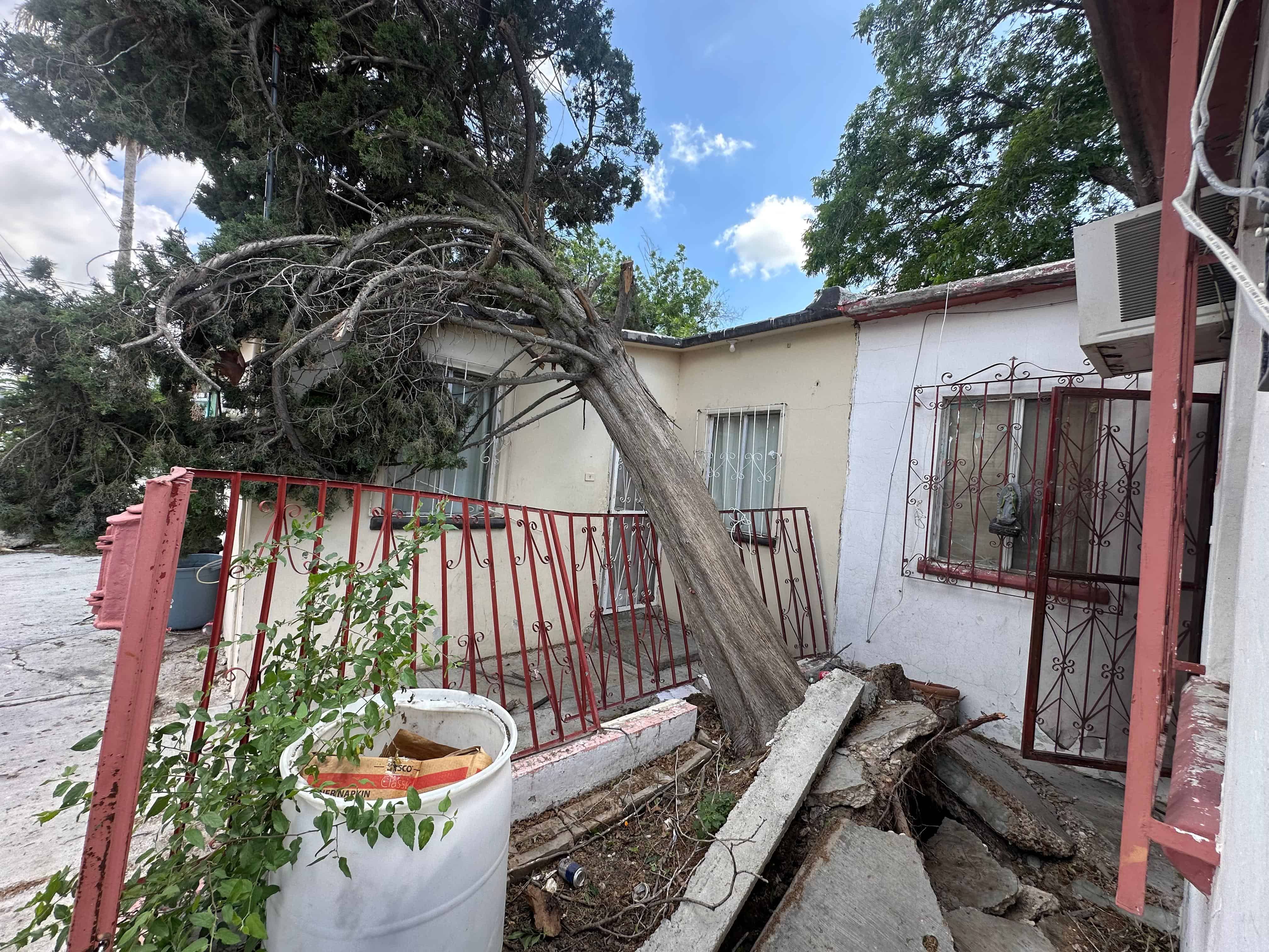 Violenta tormenta deja sin luz a más de 30 colonias en PN