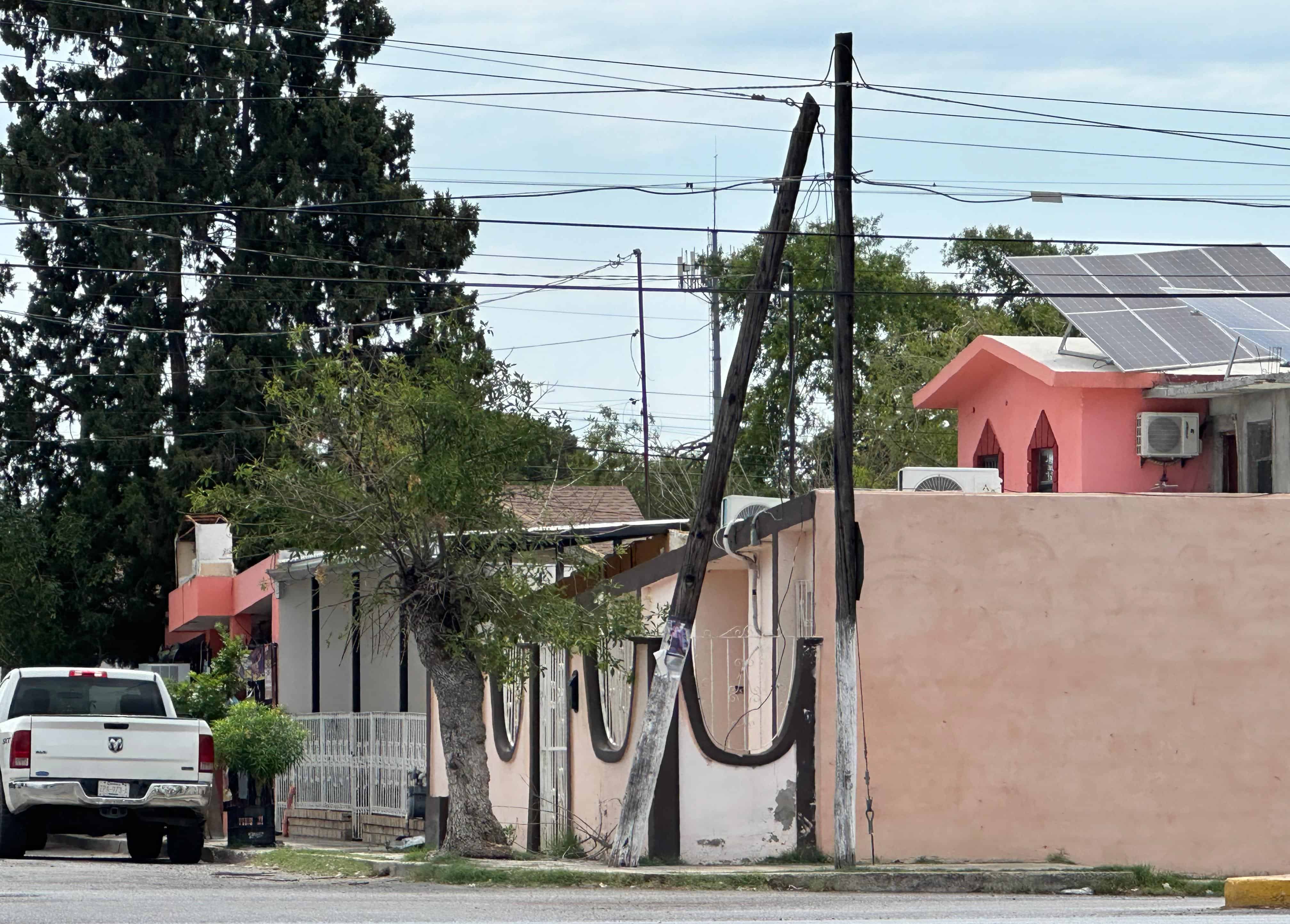 Violenta tormenta deja sin luz a más de 30 colonias en PN