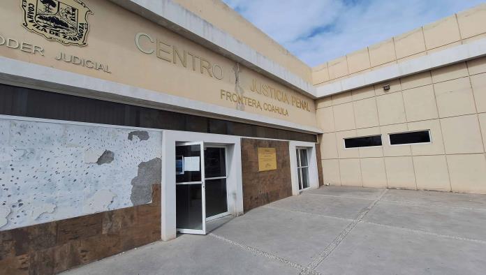 Procesan a adulta mayor por violencia familiar en disputa por venta de casa paterna