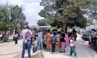 Promueven padres la comida chatarra afuera de escuelas
